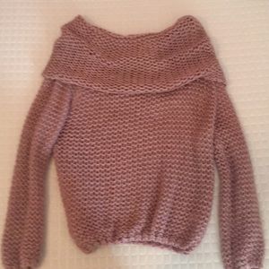 Knit long sleeve top